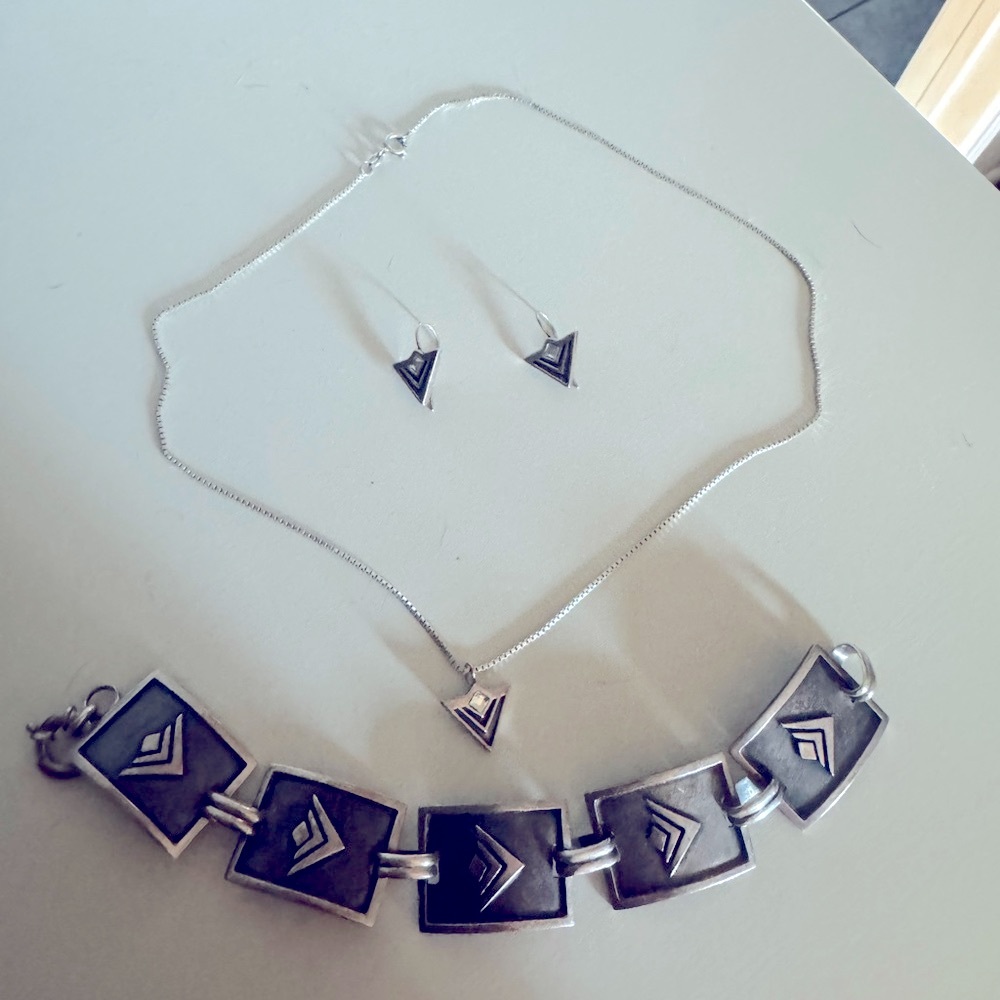 Silpada Signature Bracelet, Pendant and Earrings Set